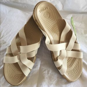 Croc stretch sliders
